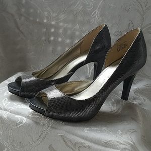 Metallic pewter Anne Klein iflex shoes